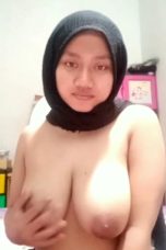 Jilbab hitam toge remas tete