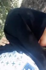 Pelajar jilbab hitam WOT di hutan